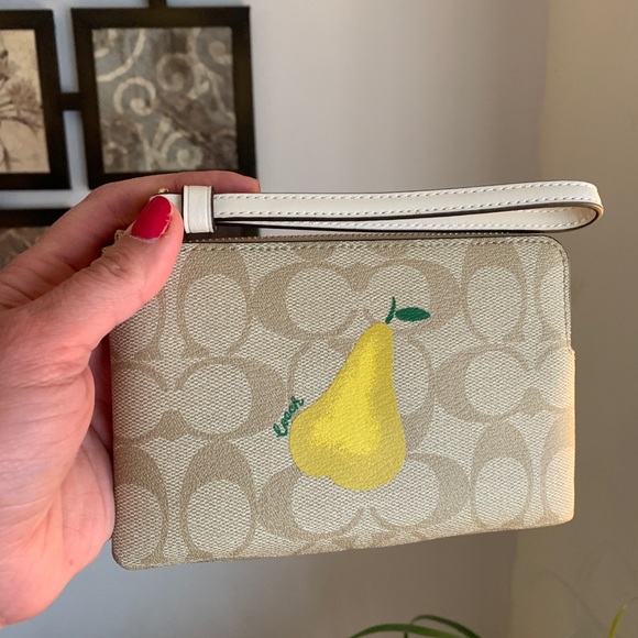 Authentic COACH Signature Coated leather PEAR zip top wristlet - Picture 2 of 8